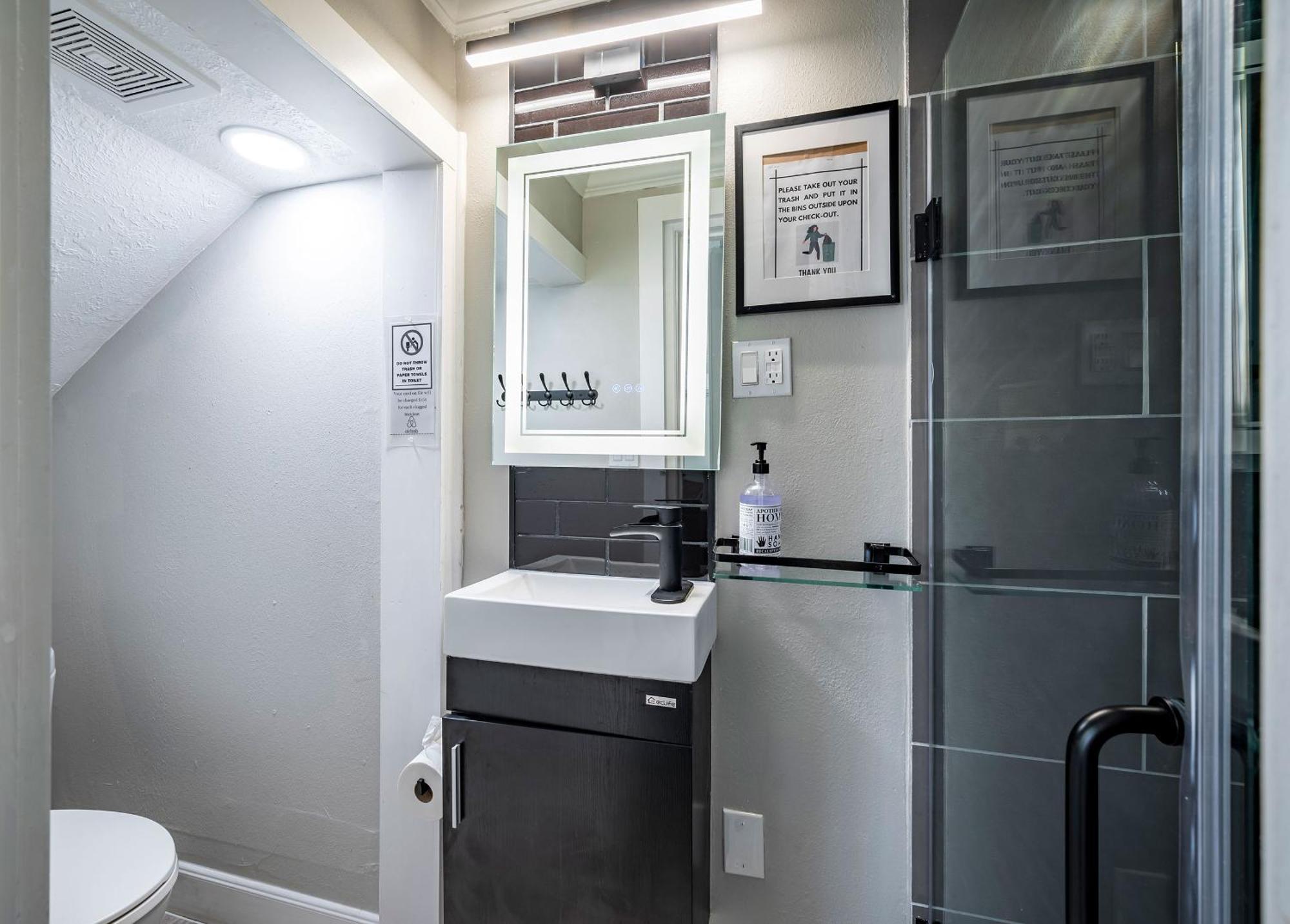5br Sleeps 16 Downtown/pet Friendly/ev Charger Holiday home *