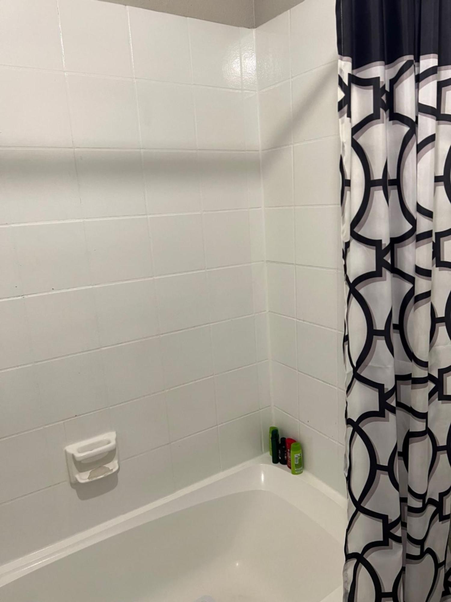 Beautiful 1-bedroom Townhome With Amenities Houston