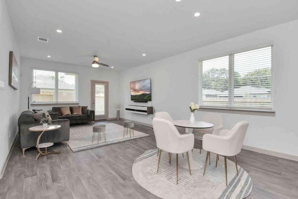 4bedroom Escape - Near Med Center With Backyard Houston