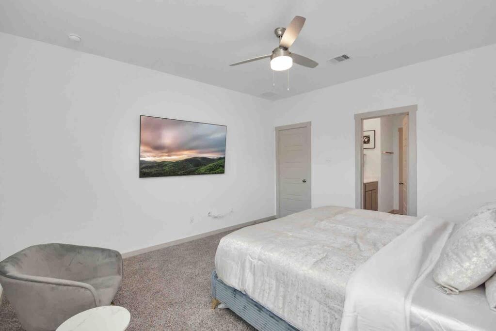 4bedroom Escape - Near Med Center With Backyard Holiday home