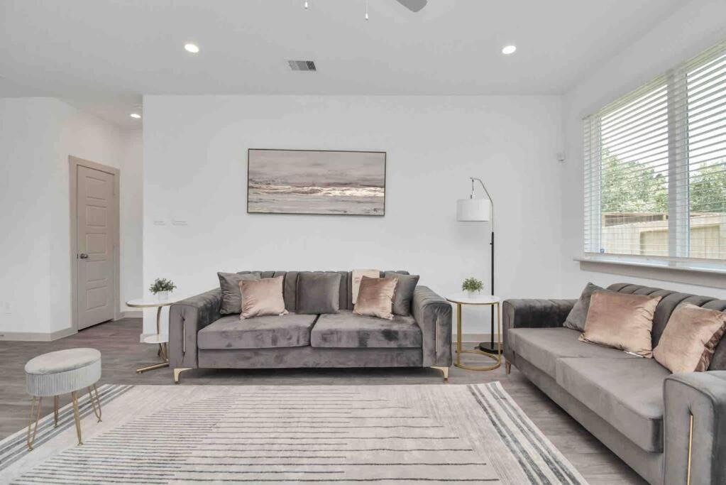 4bedroom Escape - Near Med Center With Backyard Holiday home *