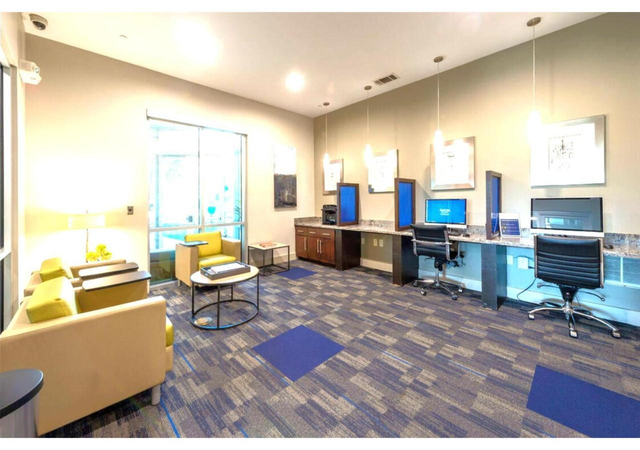 The Jasmine Garden Apt - Poolview Apartment Houston