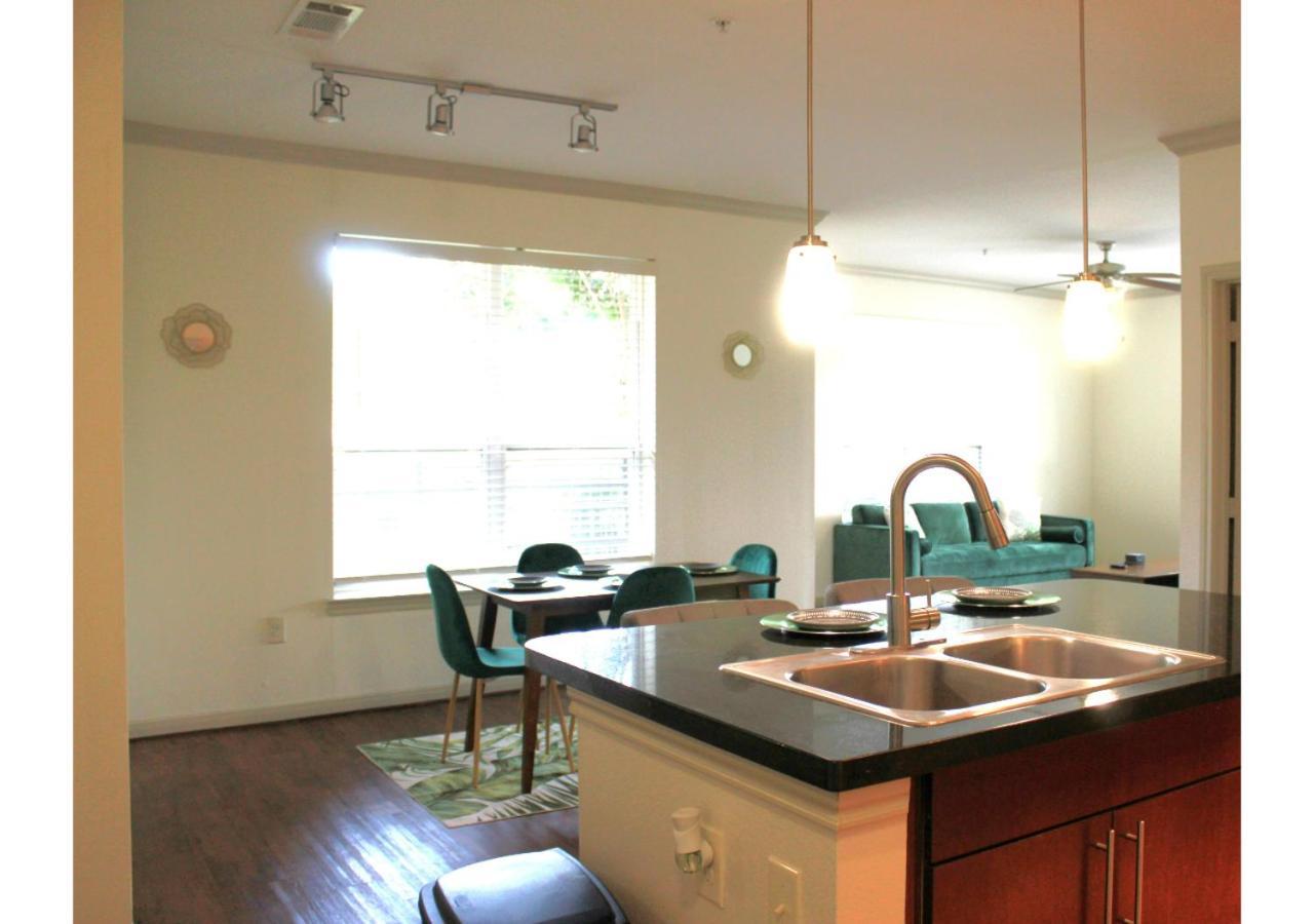 Apartment The Jasmine Garden Apt - Poolview Houston