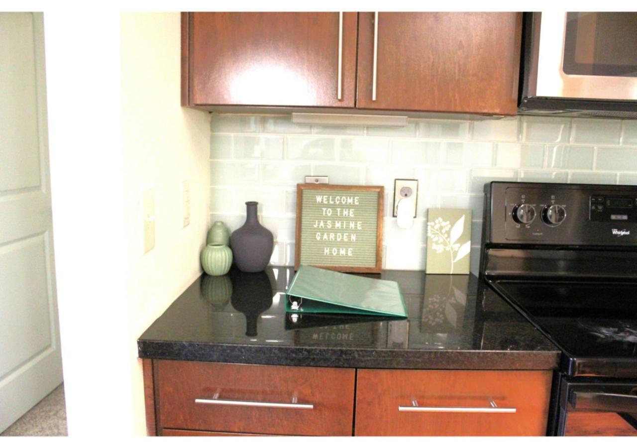 The Jasmine Garden Apt - Poolview Apartment Houston