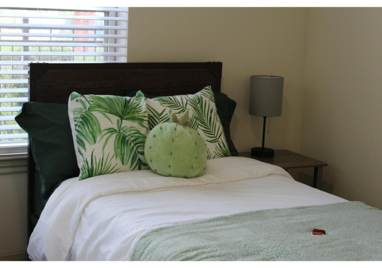 Apartment The Jasmine Garden Apt - Poolview