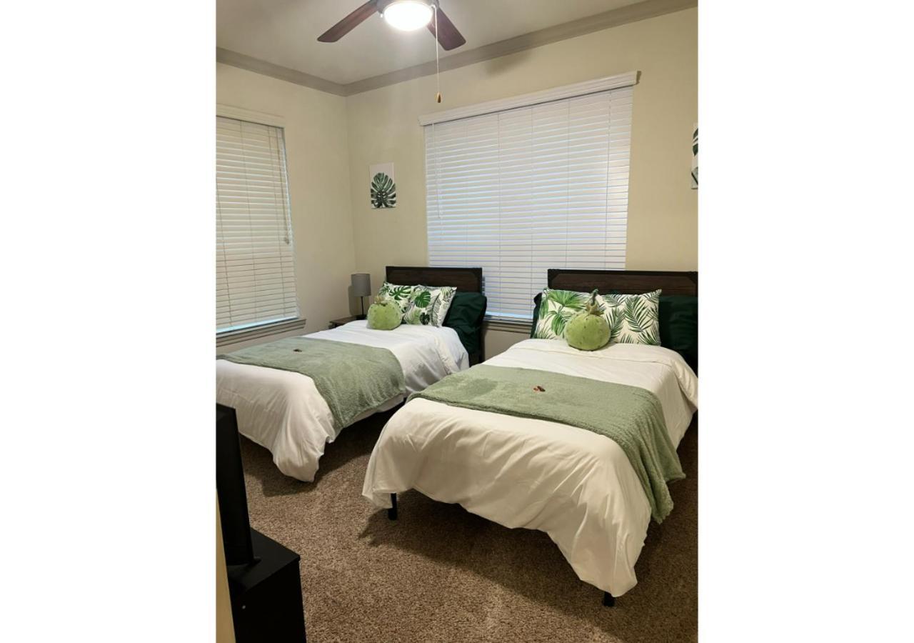 The Jasmine Garden Apt - Poolview Apartment Houston