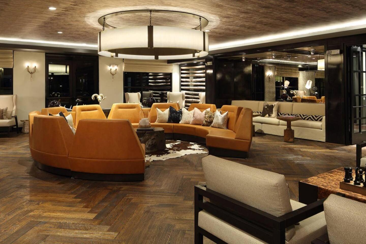 Modern And Comfy In Post Oak Galleria Apartment *