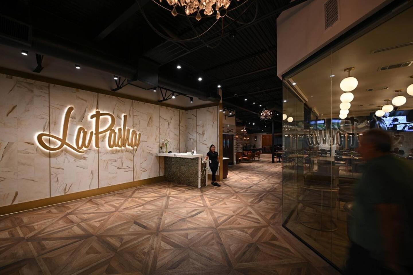 Modern And Comfy In Post Oak Galleria * Houston