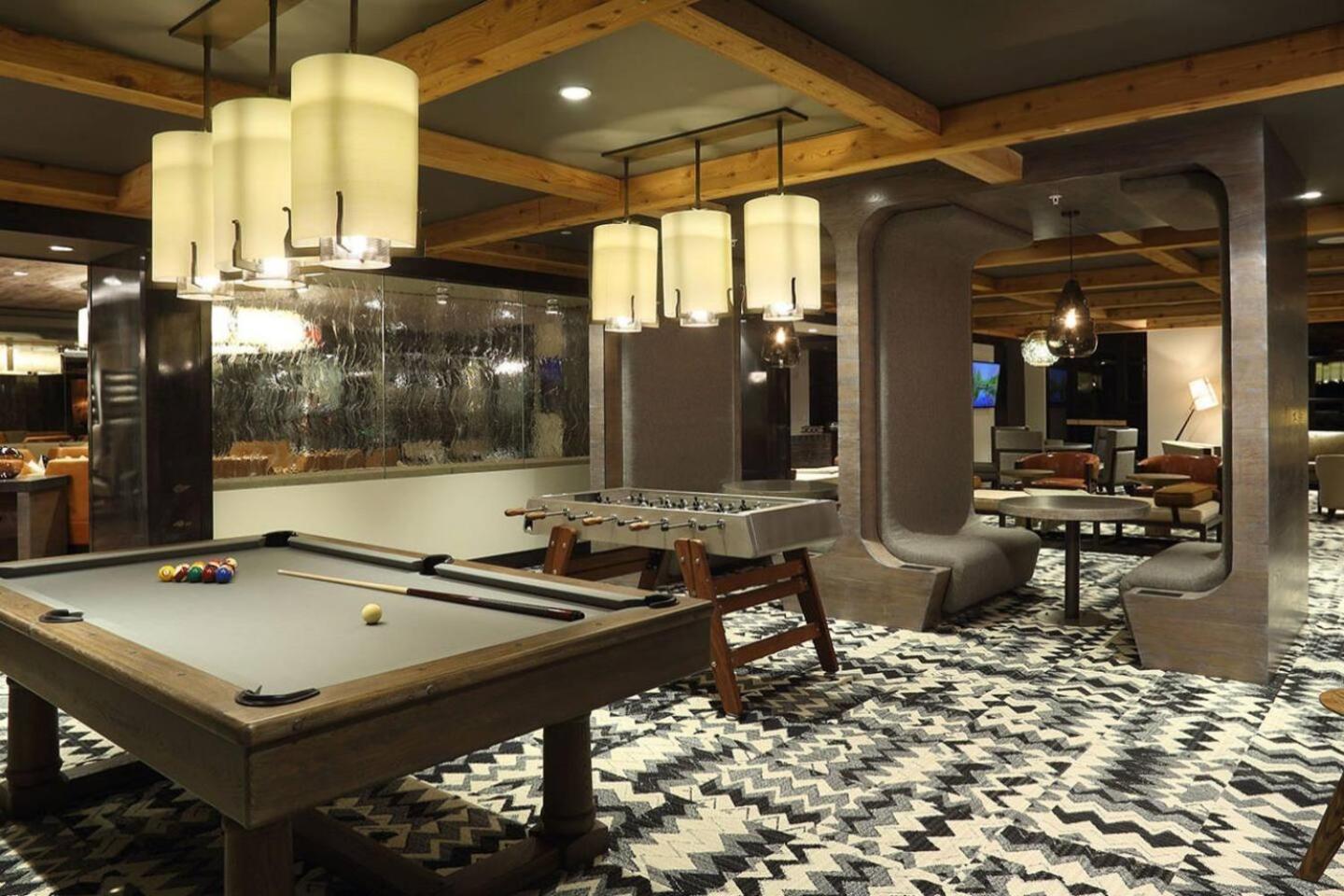 Modern And Comfy In Post Oak Galleria *
