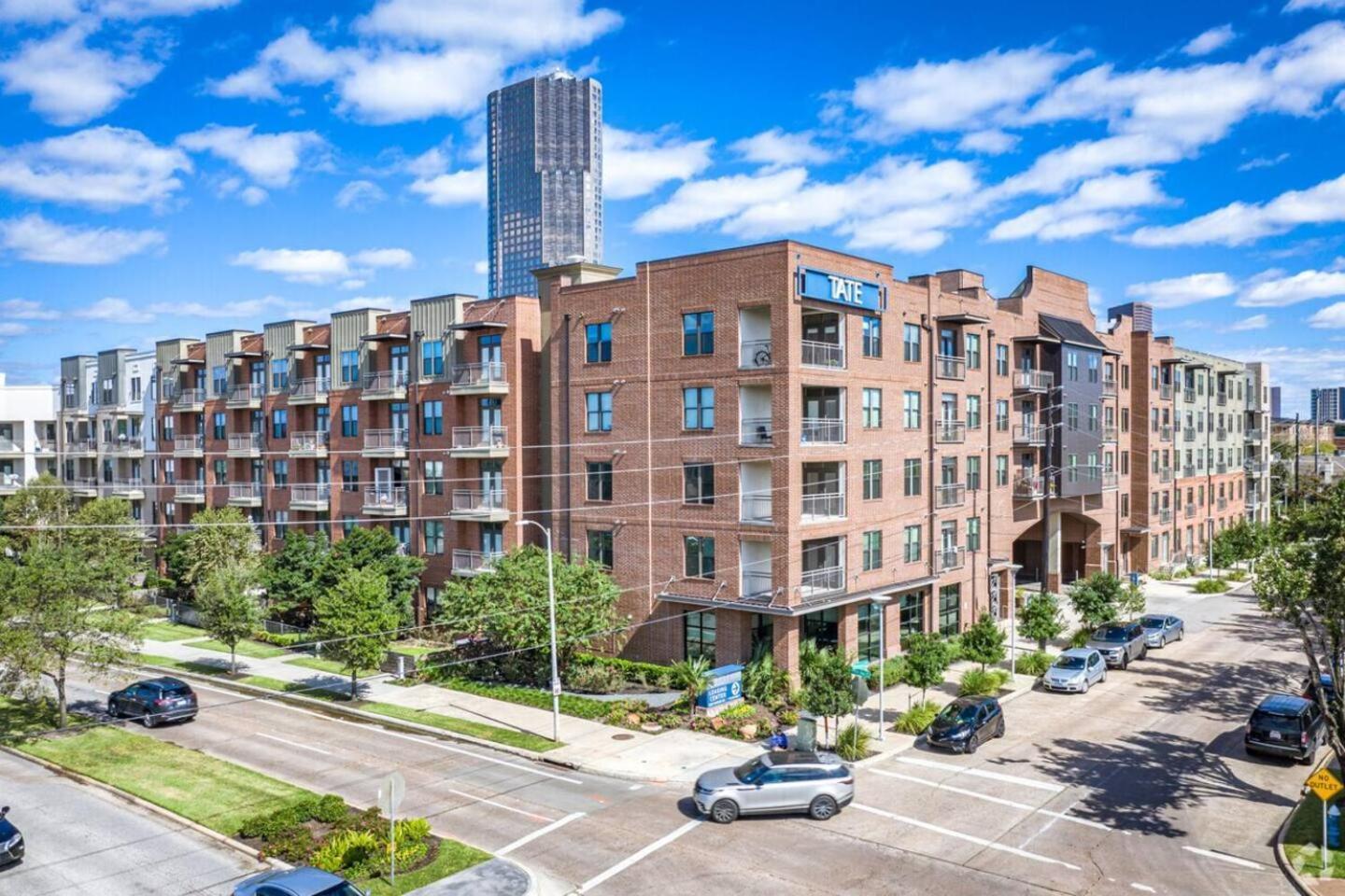 Apartment Modern And Comfy In Post Oak Galleria