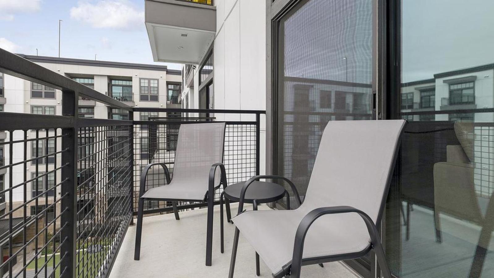 Apartment Landing - Modern With Amazing Amenities *