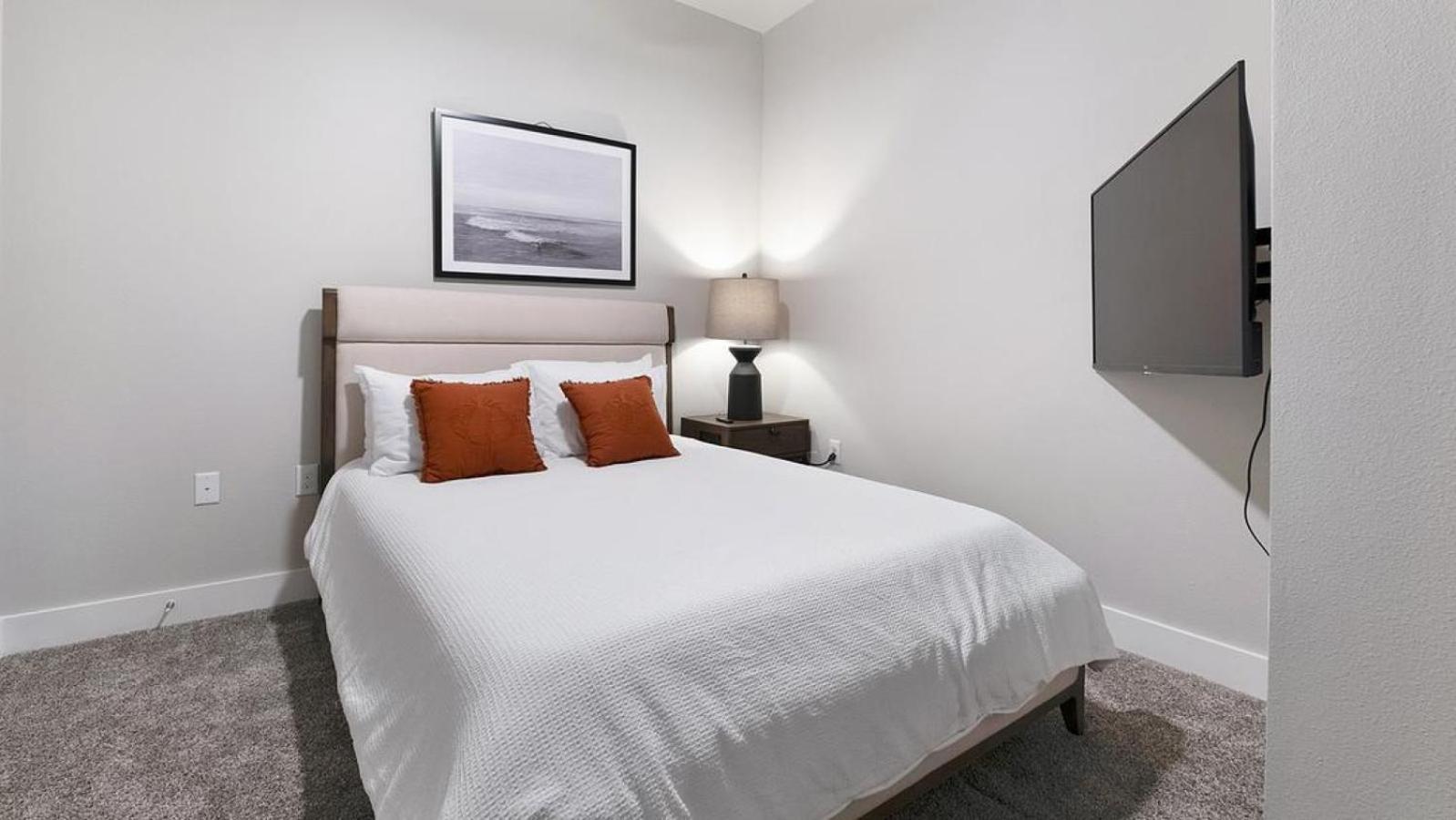Apartment Landing - Modern With Amazing Amenities *