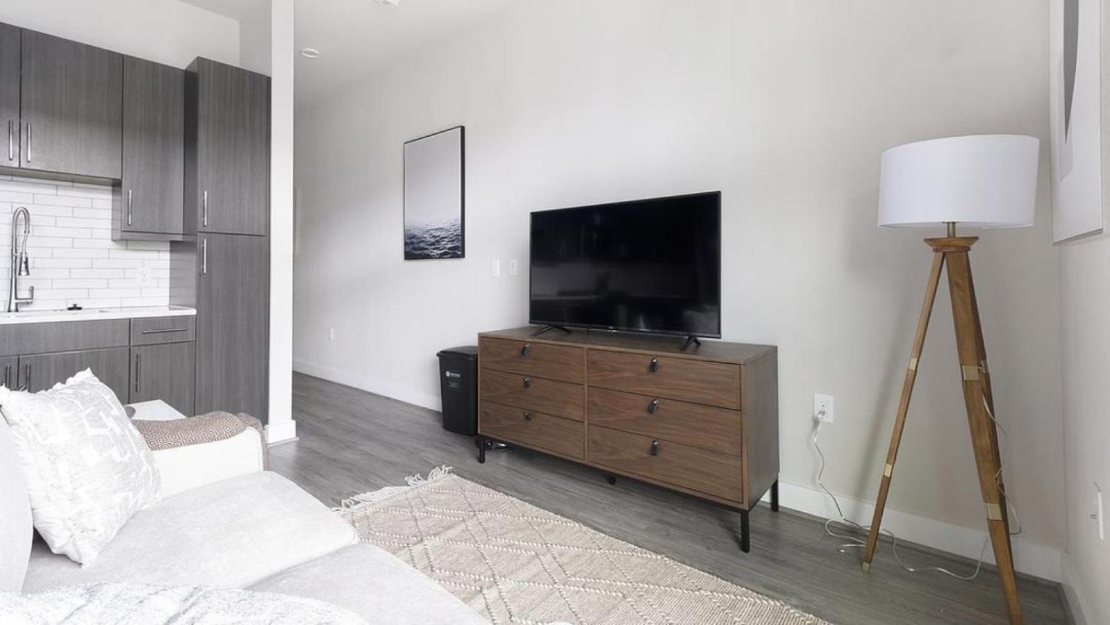 Landing - Modern With Amazing Amenities Houston