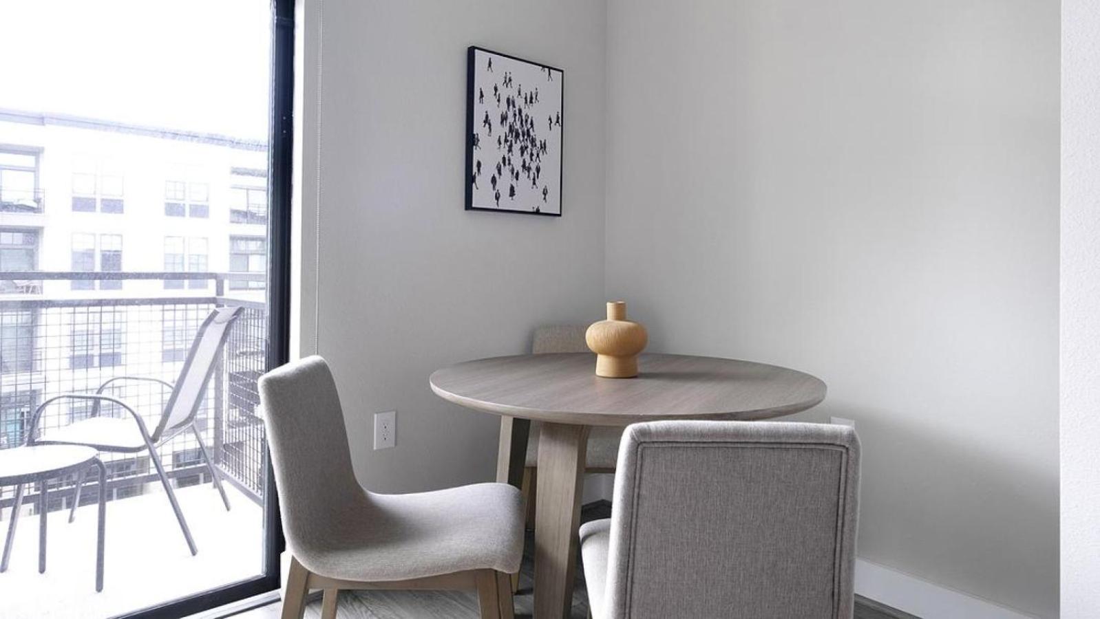 Landing - Modern With Amazing Amenities Houston