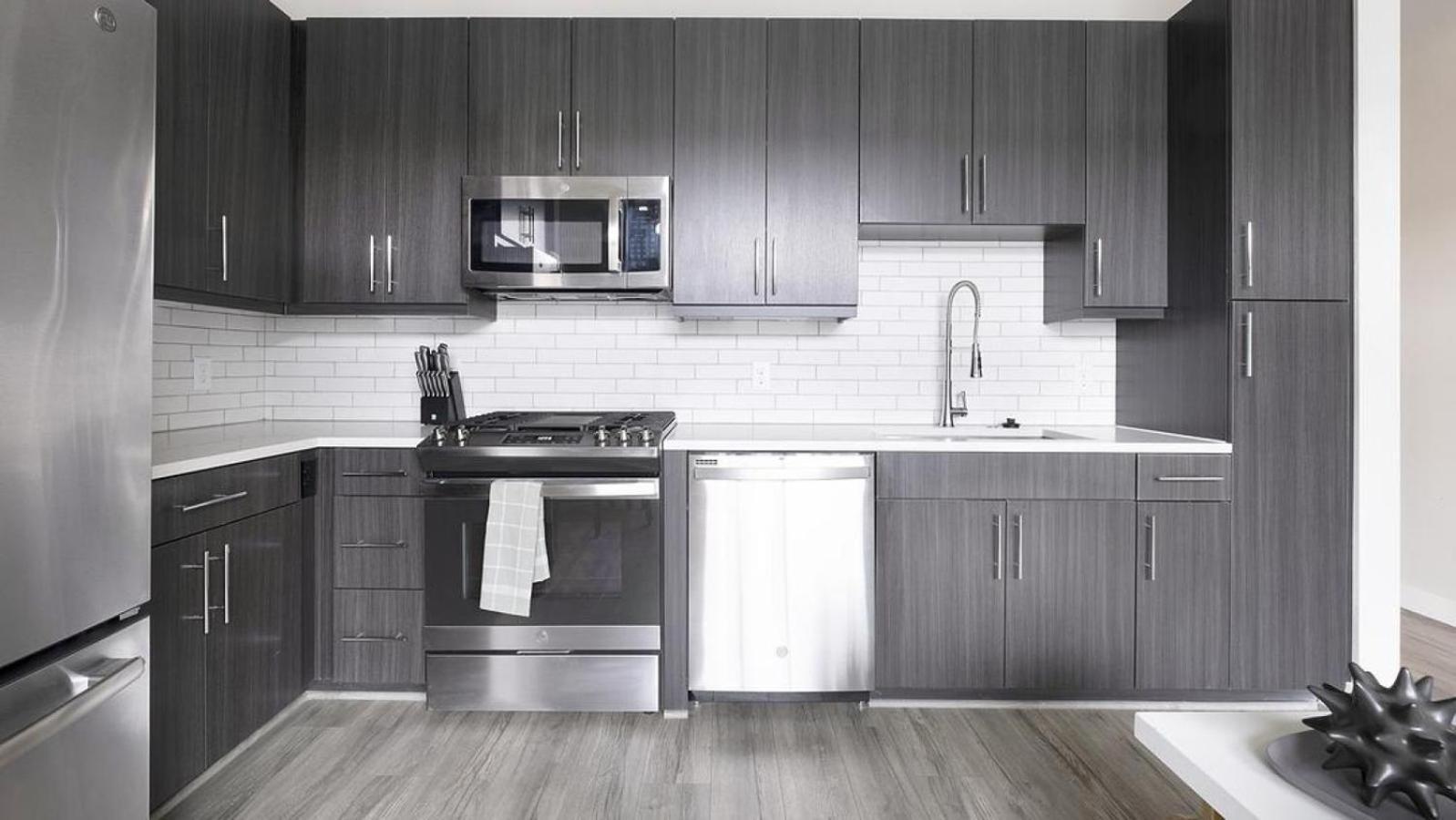 Apartment Landing - Modern With Amazing Amenities *