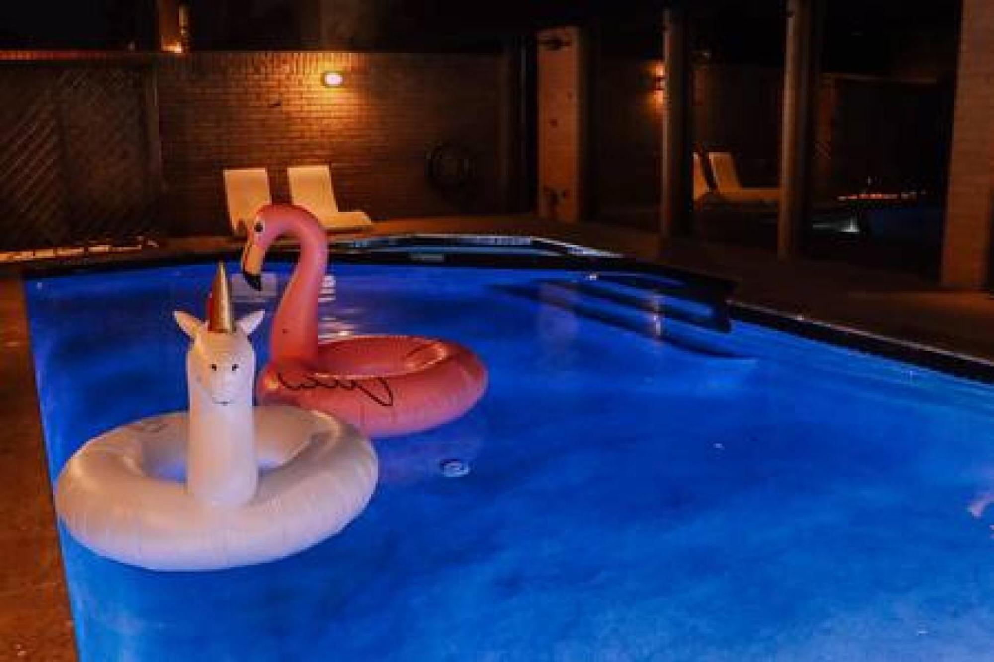 Lovely 4bd House W Pool, Hot Tub And Free Parking Villa