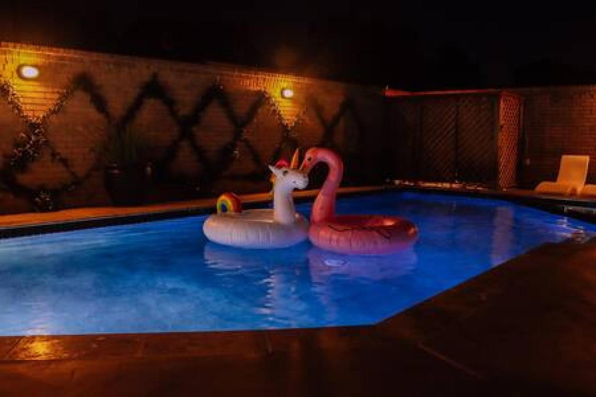 Lovely 4bd House W Pool, Hot Tub And Free Parking *