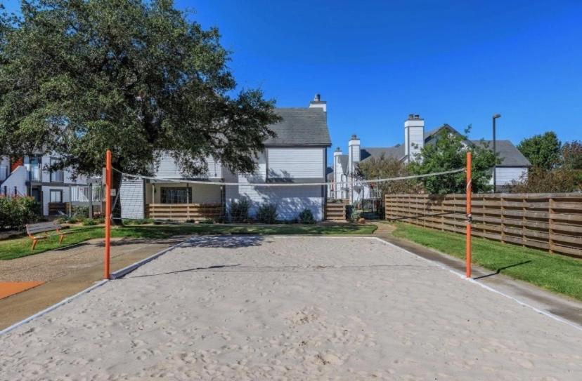 Apartment Perfectly Located At Med-center Pool & Gym Houston