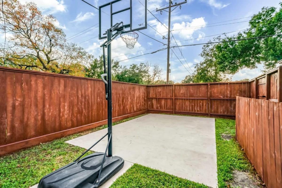 Holiday home Gorgeous And Cozy W A Private Pool Houston