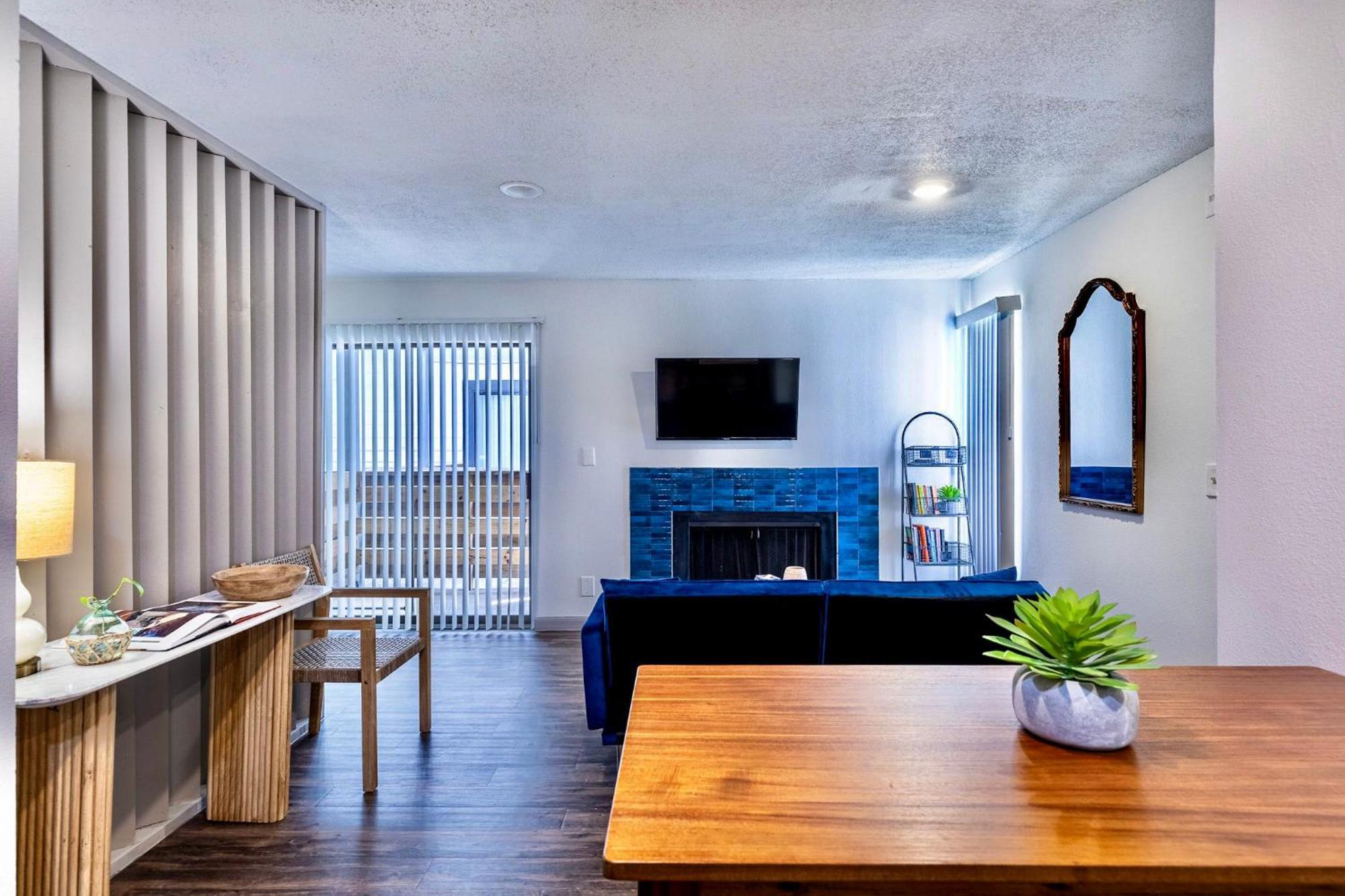 Perfectly Located At Med-center Pool & Gym * Houston