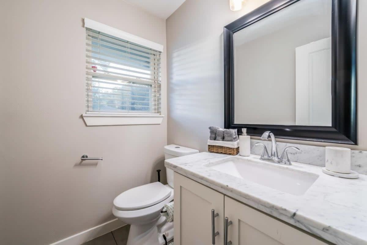 Gorgeous And Cozy W A Private Pool Holiday home Houston