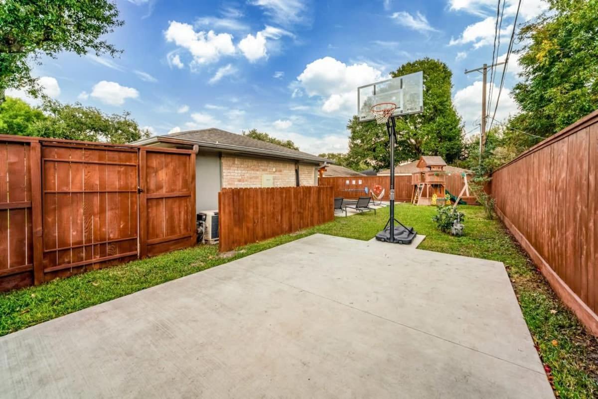 Holiday home Gorgeous And Cozy W A Private Pool Houston