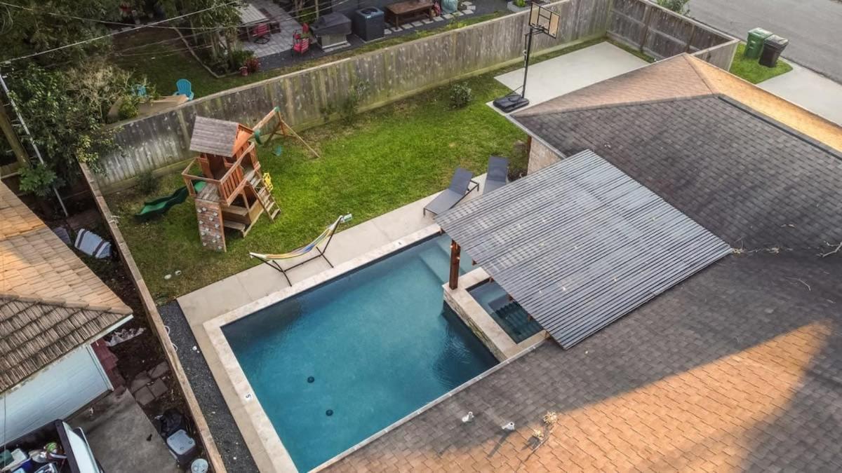 Gorgeous And Cozy W A Private Pool Holiday home