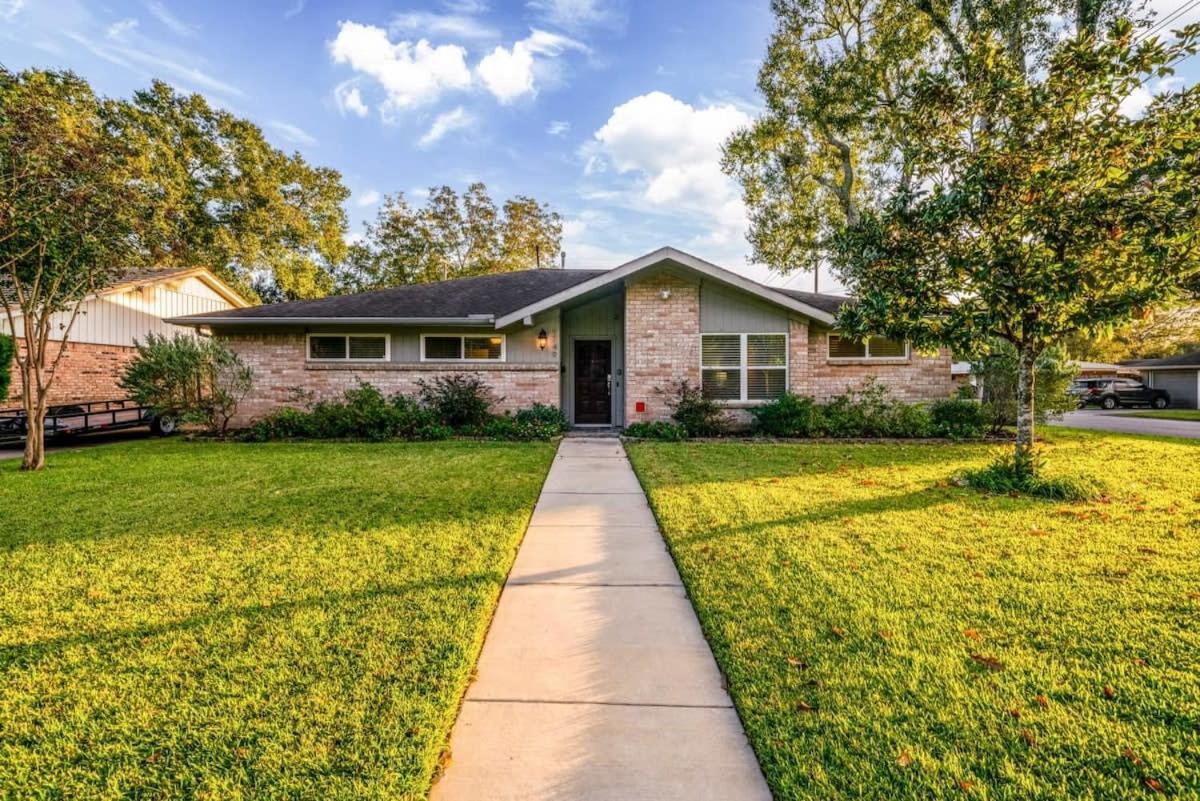 Gorgeous And Cozy W A Private Pool Holiday home Houston