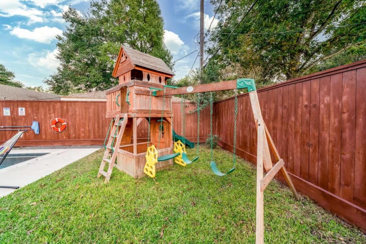 Gorgeous And Cozy W A Private Pool Holiday home Houston