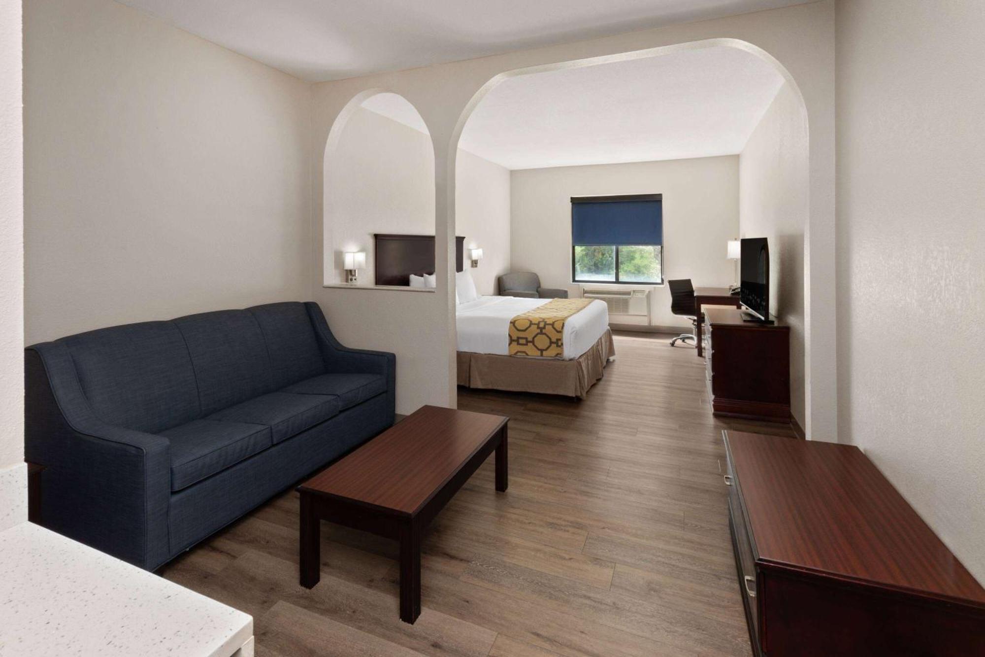 Baymont By Wyndham Brookhollow