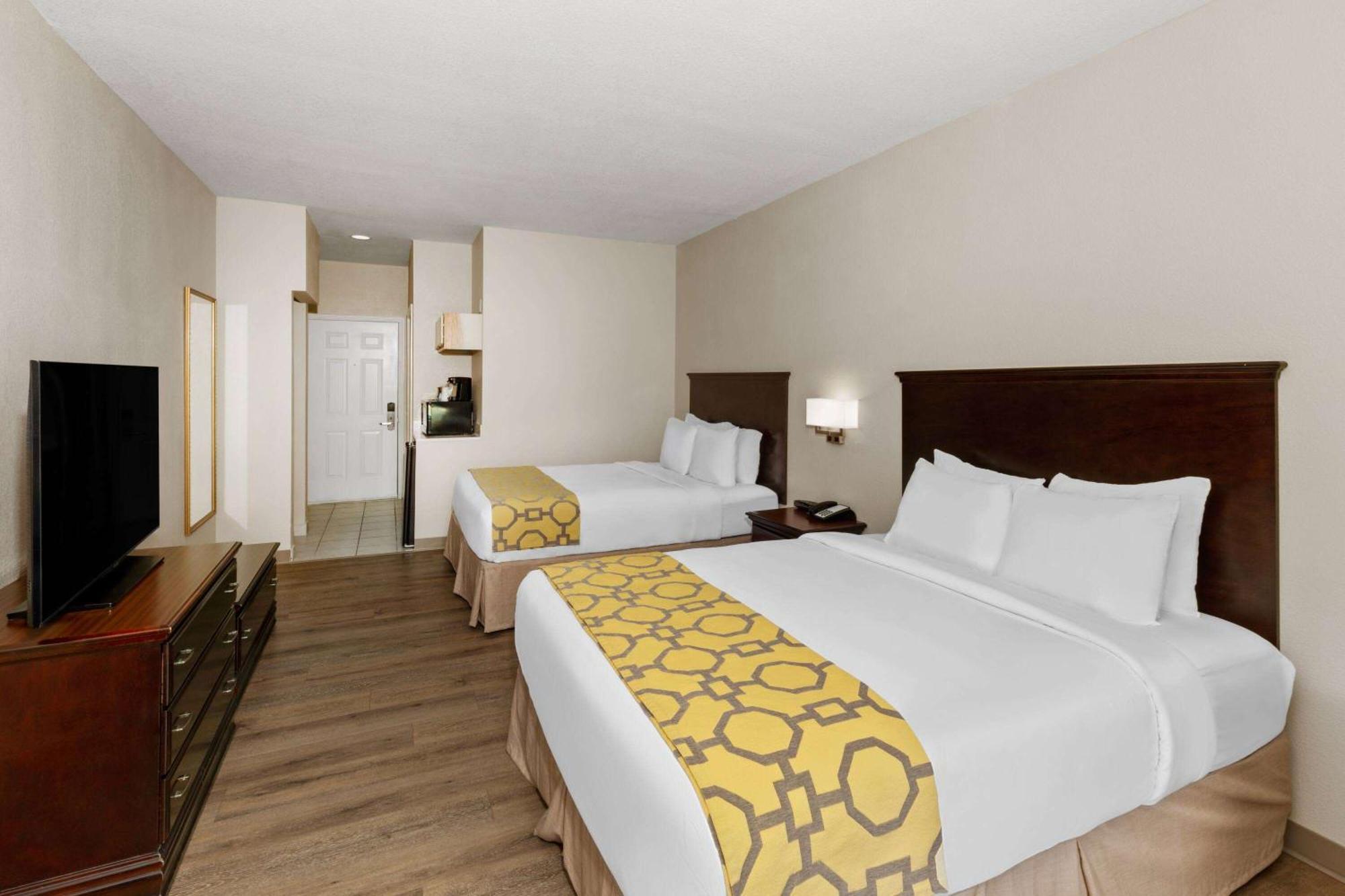 Hotel Baymont By Wyndham Brookhollow Houston