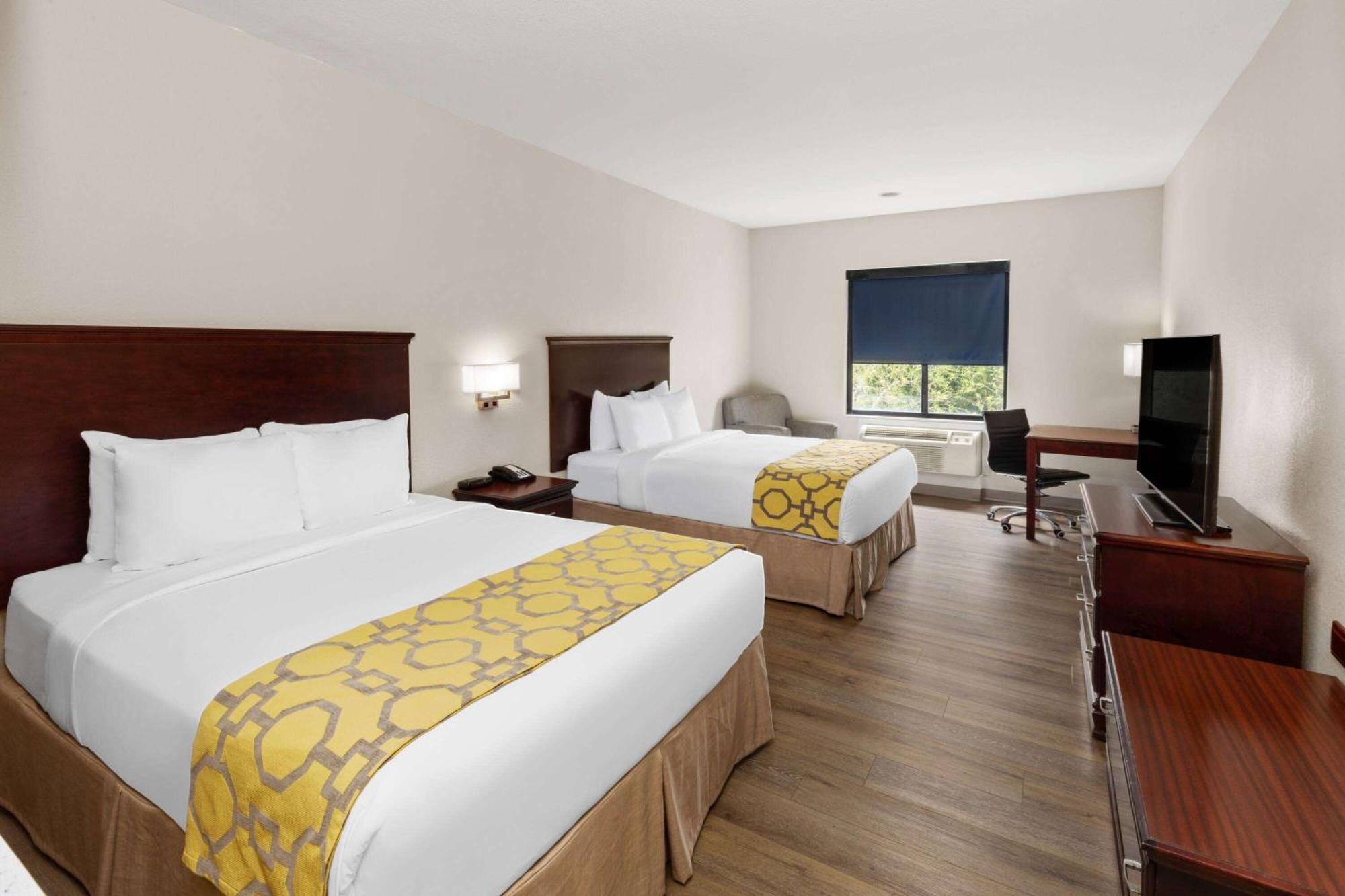 Hotel Baymont By Wyndham Brookhollow