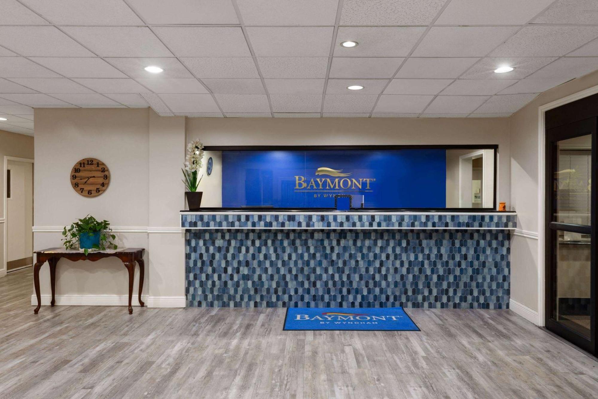 Baymont By Wyndham Brookhollow Hotel 2*