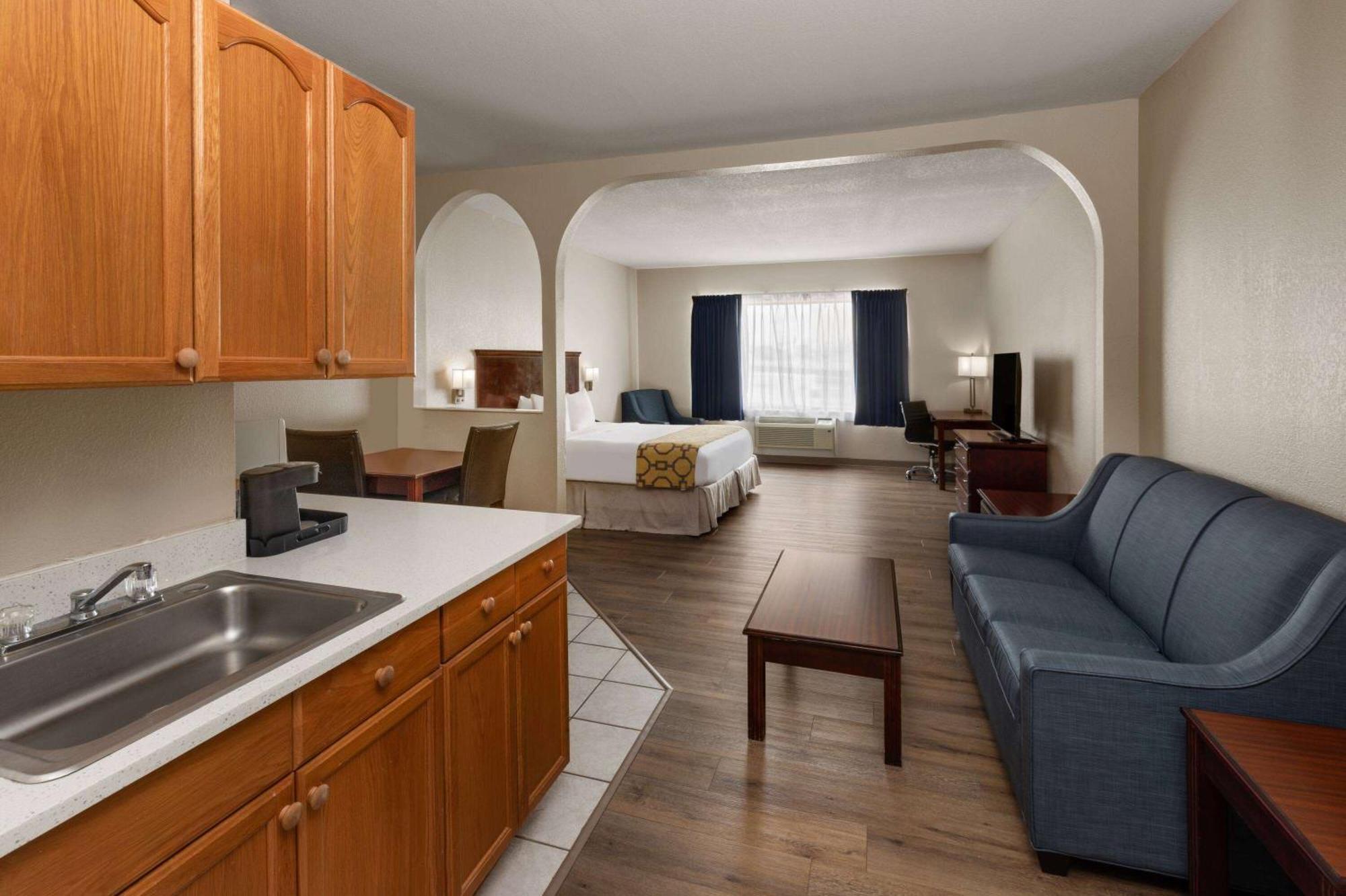 Baymont By Wyndham Brookhollow Houston
