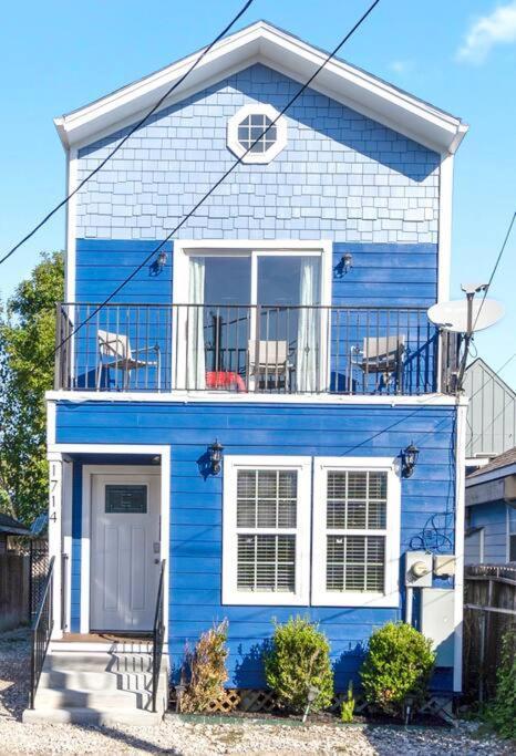 The Downtown Winter Retreat @ Historic 1st Ward Holiday home *