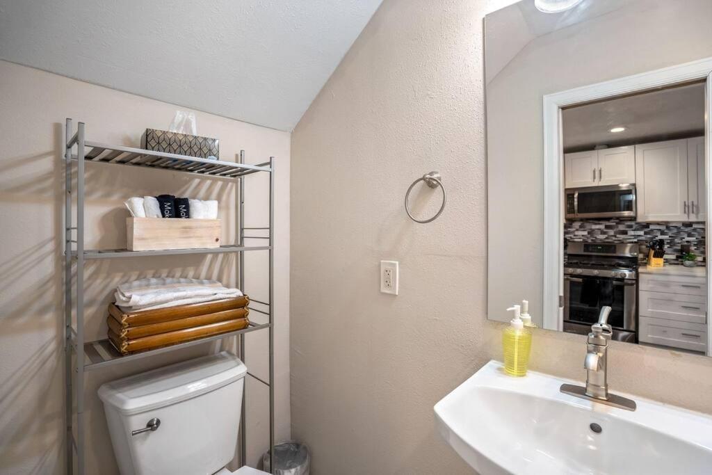 The Downtown Winter Retreat @ Historic 1st Ward Holiday home Houston