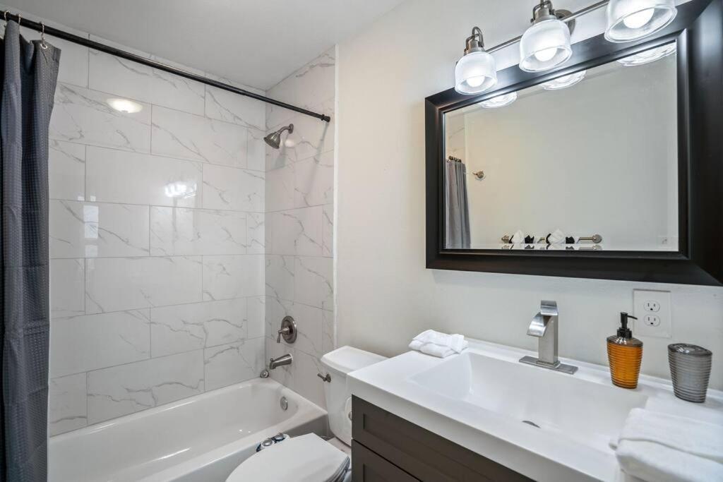The Downtown Winter Retreat @ Historic 1st Ward * Houston