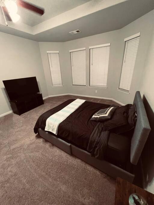 Apartment Centrally Located 3 Bedroom Townhome Houston