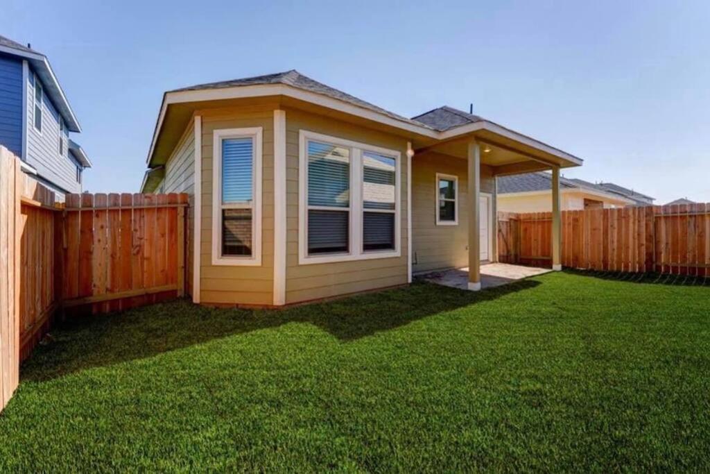 Apartment Centrally Located 3 Bedroom Townhome Houston