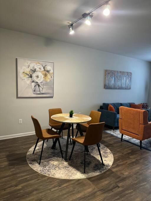 Devine Livings At Hermann Park Apartment *