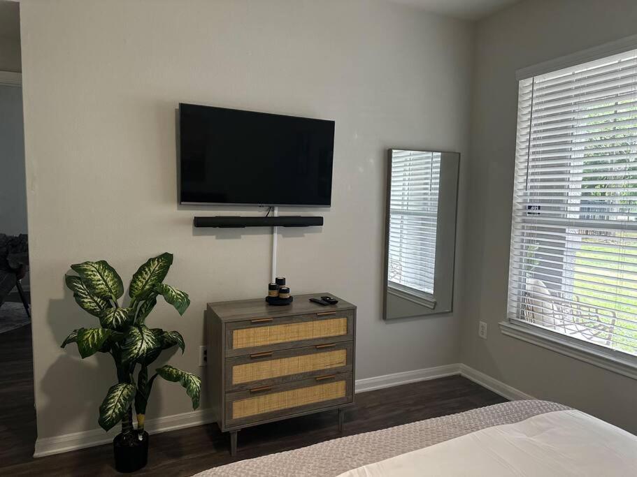 Devine Livings At Hermann Park Apartment *