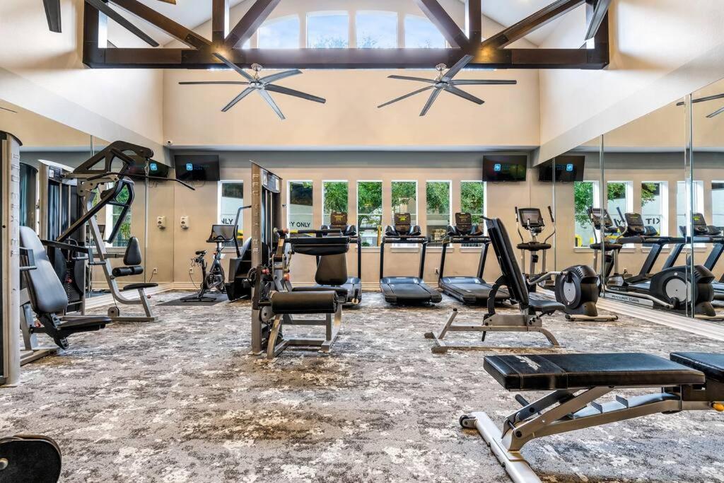 Devine Livings At Hermann Park Apartment *