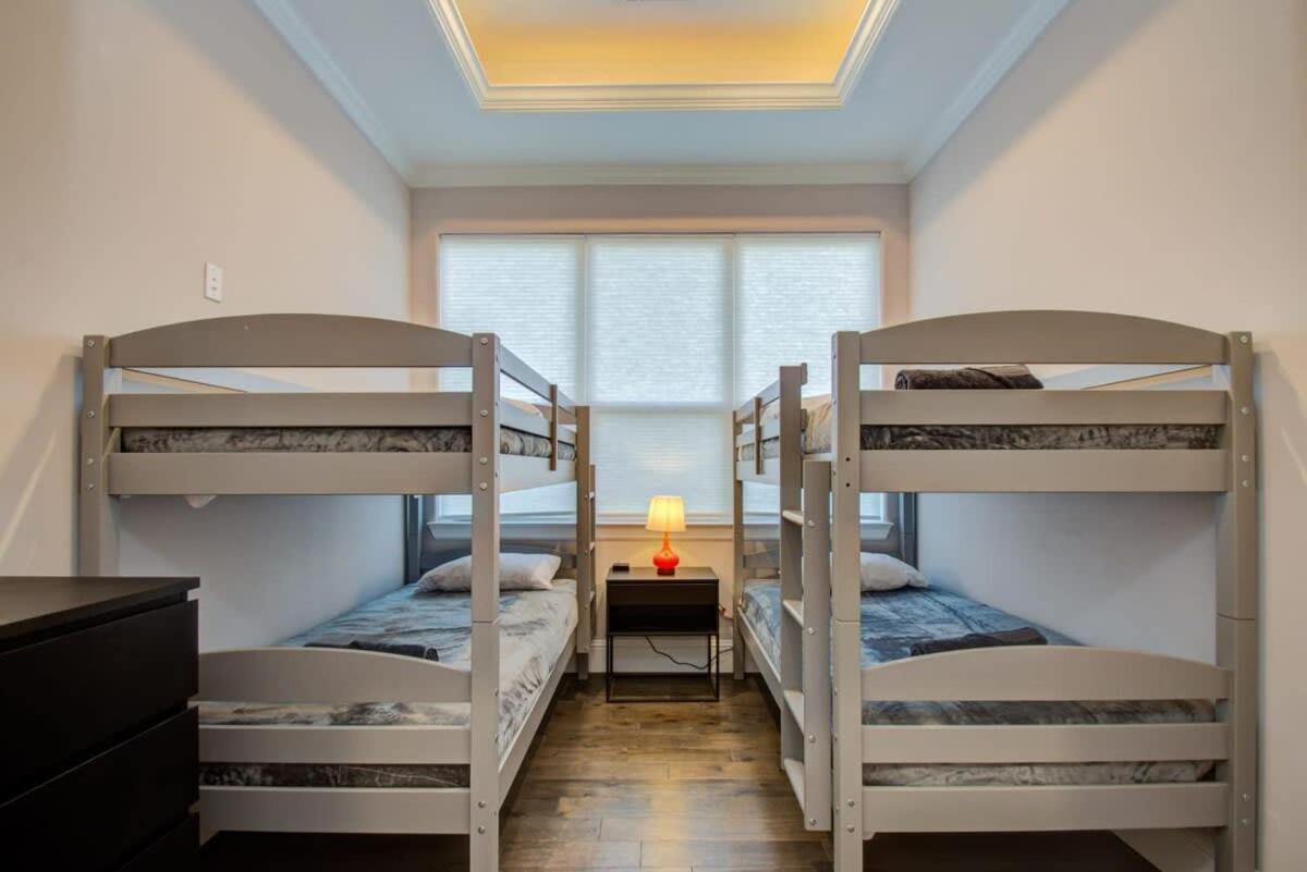 Location - Stylish With Jacuzzi Holiday home *