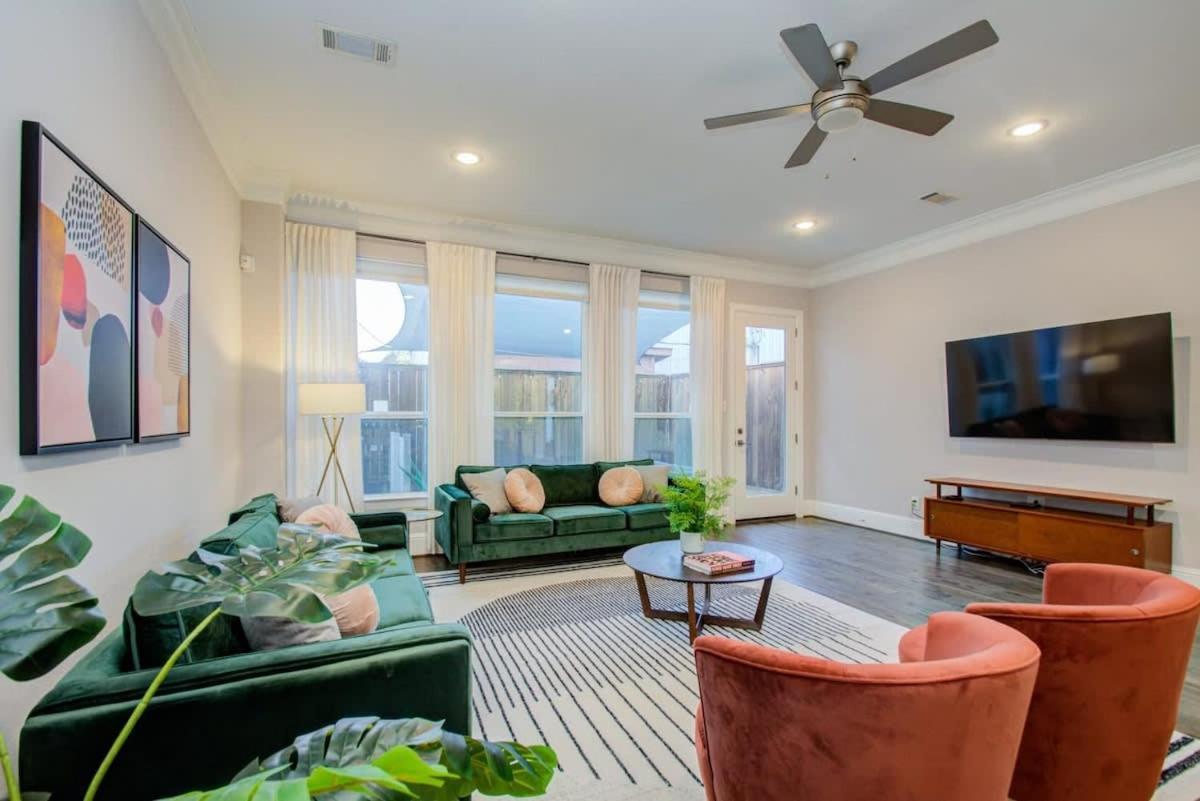 Holiday home Location - Stylish With Jacuzzi Houston
