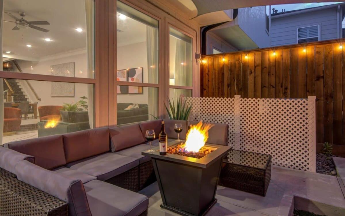 Location - Stylish With Jacuzzi Holiday home