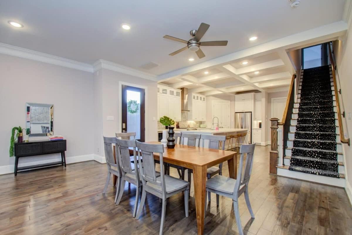 Holiday home Location - Stylish With Jacuzzi Houston