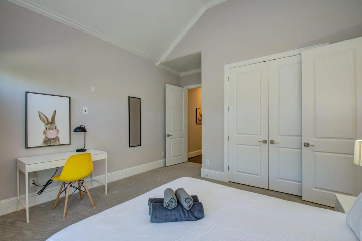 Holiday home Location - Stylish With Jacuzzi *
