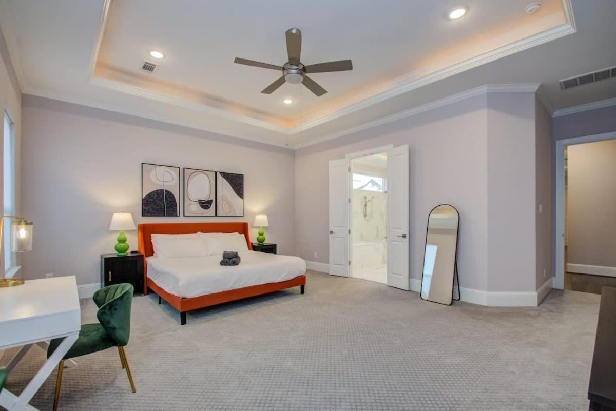 Location - Stylish With Jacuzzi