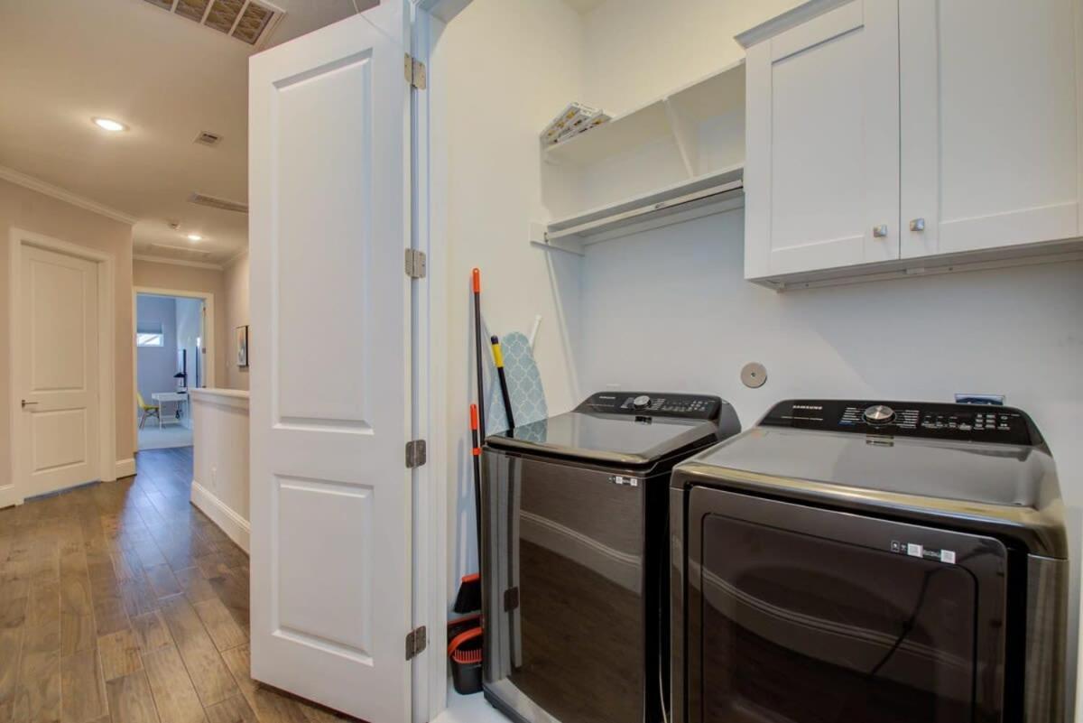 Location - Stylish With Jacuzzi Holiday home *