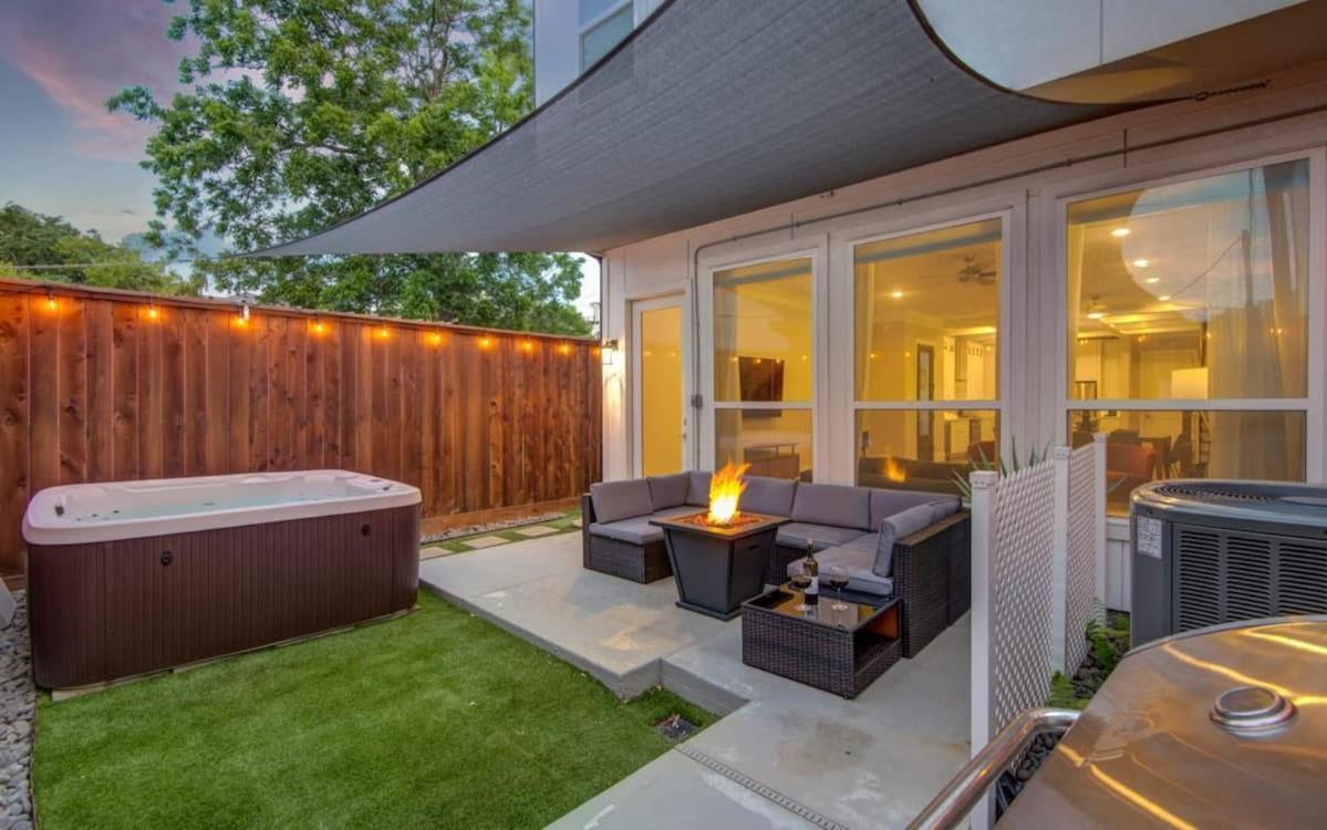 Location - Stylish With Jacuzzi Houston